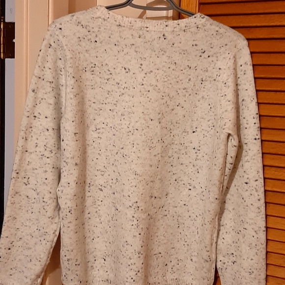 Wintery Long Sleeve Sweater - Picture 8 of 11